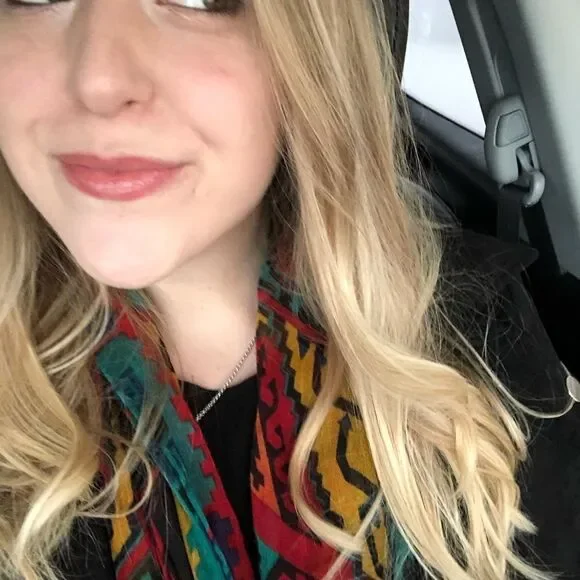 Meet Your Posher, Mackenzie - Picture 5 of 6